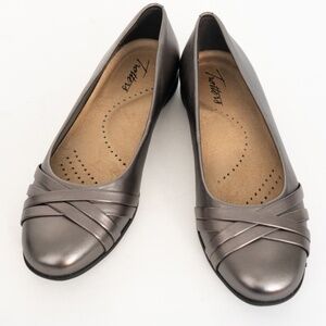 Trotters Daphne - Daphne Leather Slip-Ons
